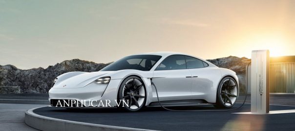 Giá xe Porsche Taycan 2020
